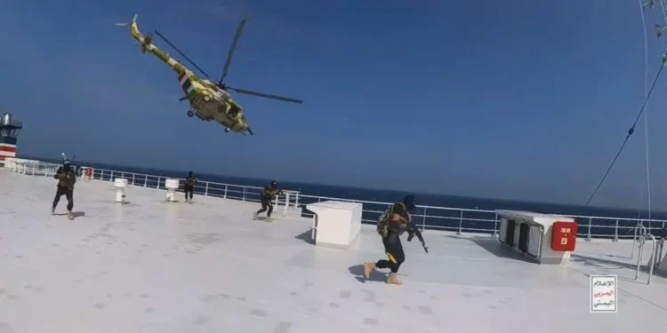 قيادي بجماعة الحوثي يكشف: تلقينا “إغراءات” من واشنطن مقابل وقف هجماتنا المساندة لقطاع غزة