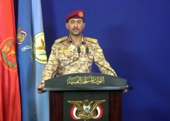 الحوثيون يعلنون تنفيذ هجومات بصواريخ وطائرات مسيرة ضد تل أبيب وعسقلان