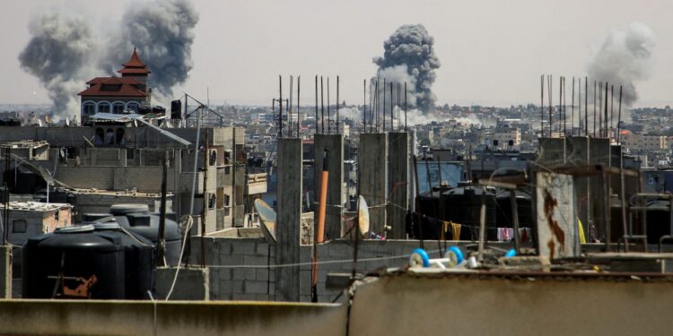 قصف متبادل وعنيف بين الاحتلال وحزب الله