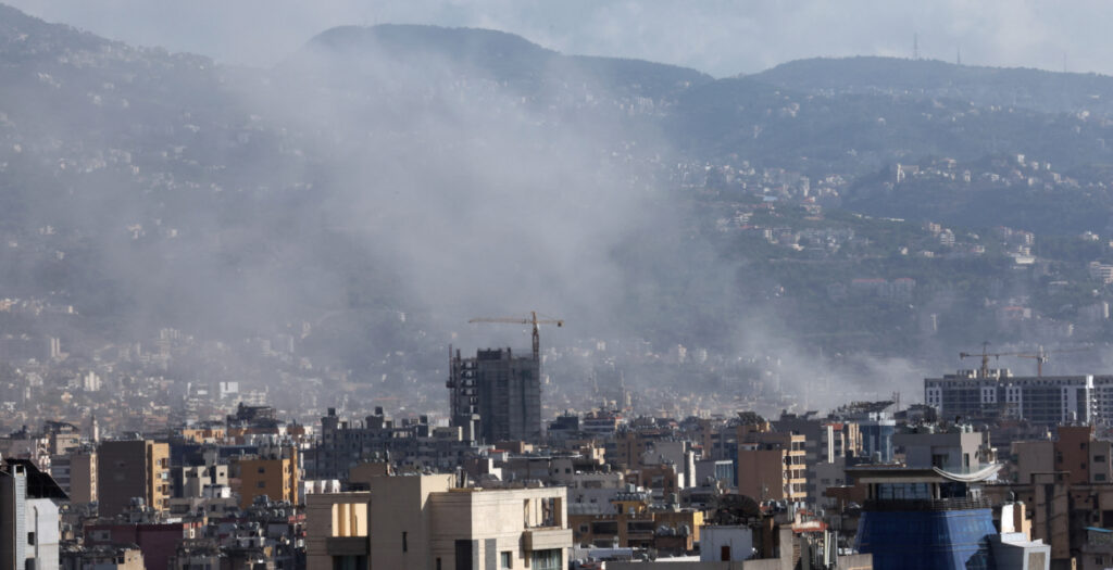 الاحتلال يشن غارة جوية على بيروت: استهداف قيادي بارز في حزب الله