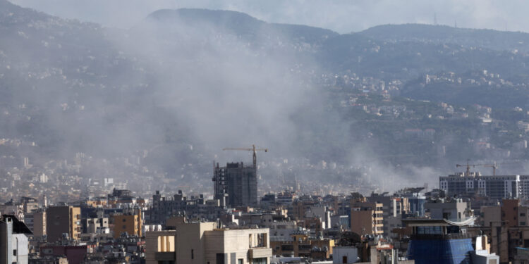 الاحتلال يشن غارة جوية على بيروت: استهداف قيادي بارز في حزب الله