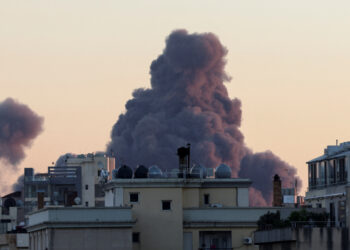 غارات إسرائيلية عنيفة تستهدف الضاحية الجنوبية لبيروت وتدعي استهداف قيادة حزب الله