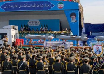 إيران تكشف عن صواريخ باليستية وطائرات مسيرة جديدة وتتوعد بالانتقام من إسرائيل