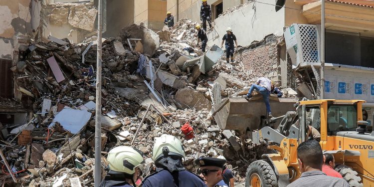 مصرع 3 مصريين في انهيار عقار بالإسكندرية 1 مصرع 3 مصريين في انهيار عقار بالإسكندرية