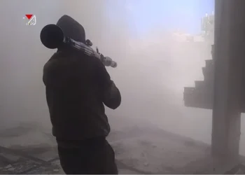 مقاتل من القسام يستهدف آلية عسكرية إسرائيلية شرق جباليا