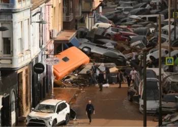 حداد وطني وارتفاع عدد الضحايا.. إسبانيا تواجه كارثة الفيضانات (شاهد)