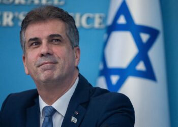 وزير إسرائيلي يدعو لإقامة دولة فلسطينية على أراضٍ عربية: جدل واسع وإدانات متزايدة