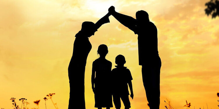 بين الحنية والحزم صراعات التربية