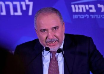 ليبرمان يحذر من مواجهة وشيكة مع إيران ويهاجم استمرار المساعدات لغزة