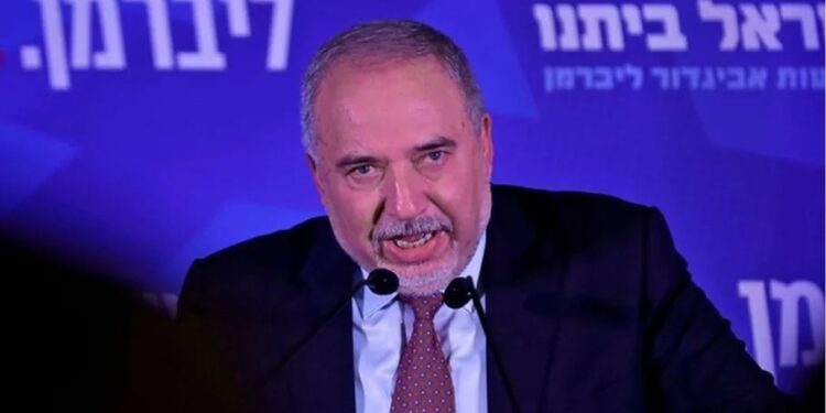 ليبرمان يحذر من مواجهة وشيكة مع إيران ويهاجم استمرار المساعدات لغزة